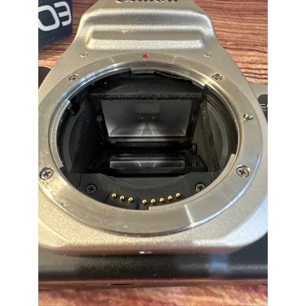 Canon EOS Elan II 35mm SLR Film Camera Body Only - READ - DOOR WON’T LATCH